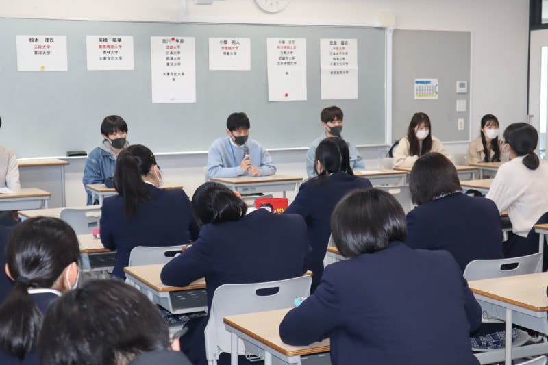 「卒業生が語る会」の様子