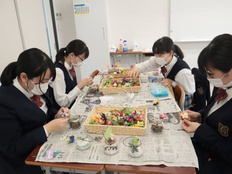 アートフラワー部　活動風景