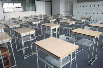 山村学園高等学校　教室（１号館）