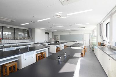 山村学園高等学校　理科室Ⅰ（１号館）