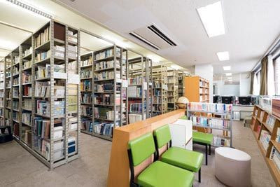 山村学園高等学校　図書室／書架室（２号館）