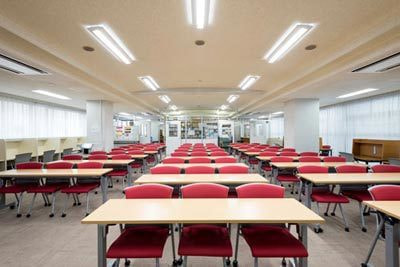 山村学園高等学校　図書室／閲覧・自習室（２号館）
