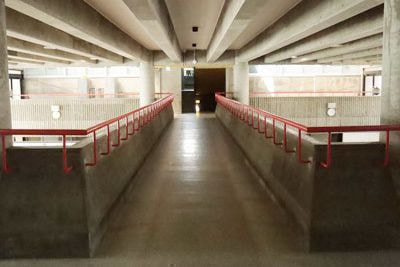 山村学園高等学校　渡り廊下（４号館）