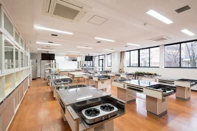 山村学園高等学校　調理室（５号館）