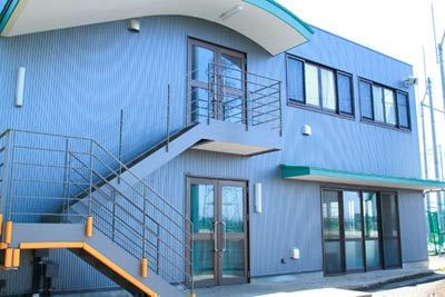 山村学園高等学校　防災施設兼部室棟（野田グラウンド）